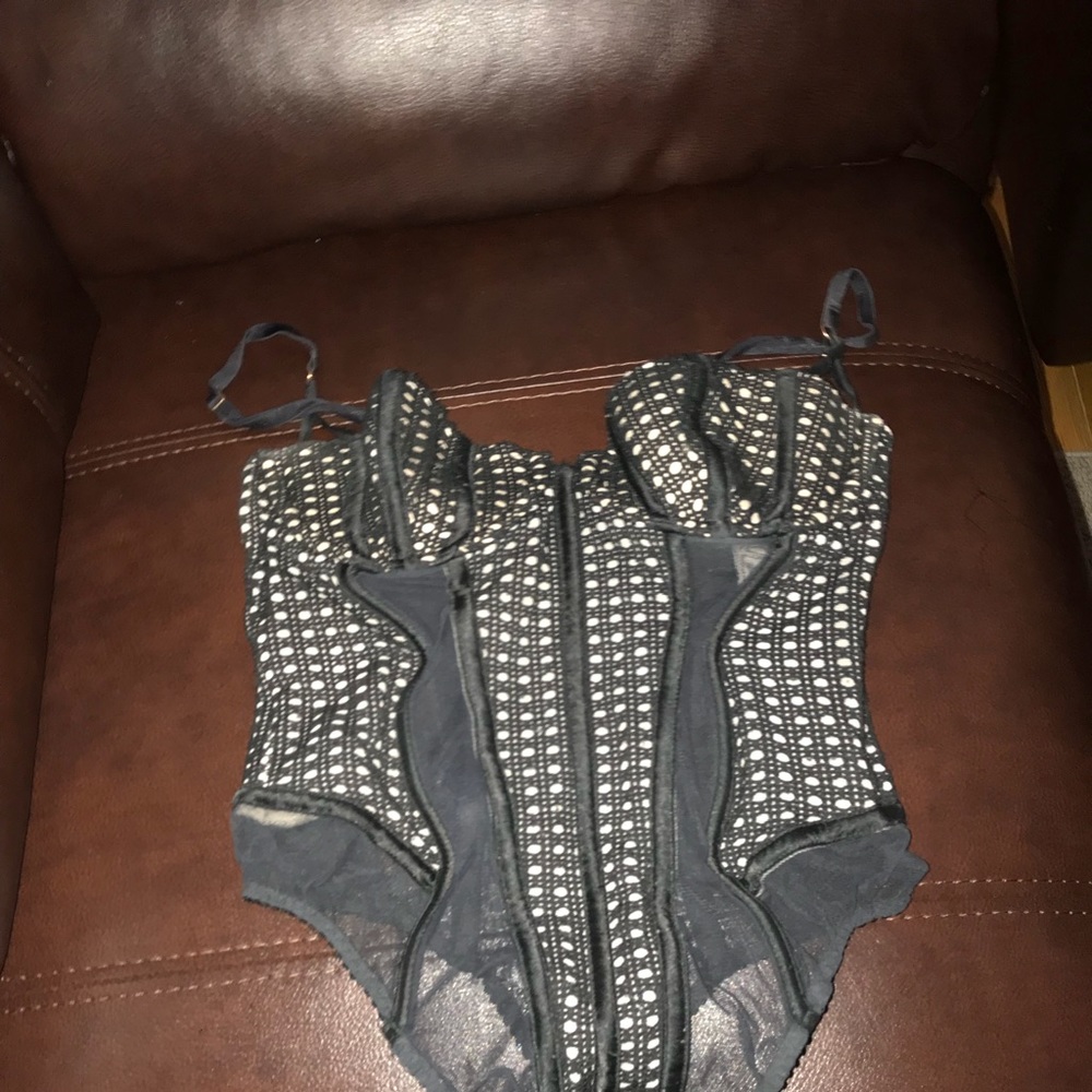 VICTORIAS SECRET BODYSUIT TEDDY 34B